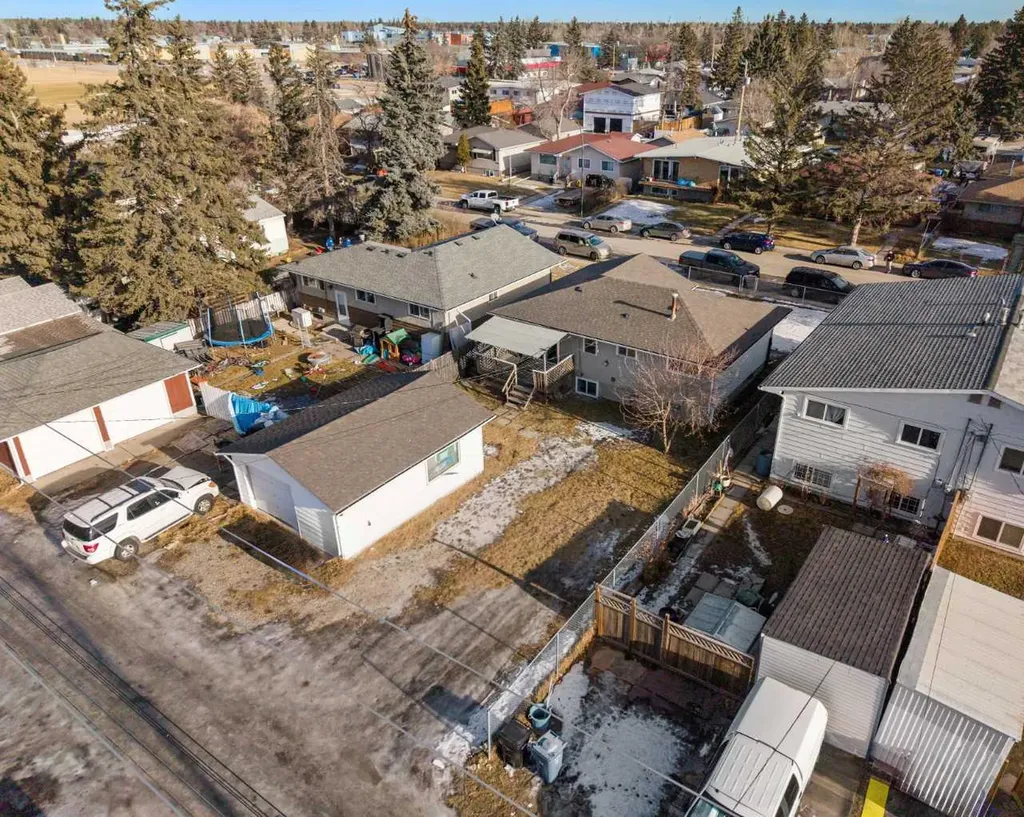 1527 46 Street SE Calgary AB T2A 1N7