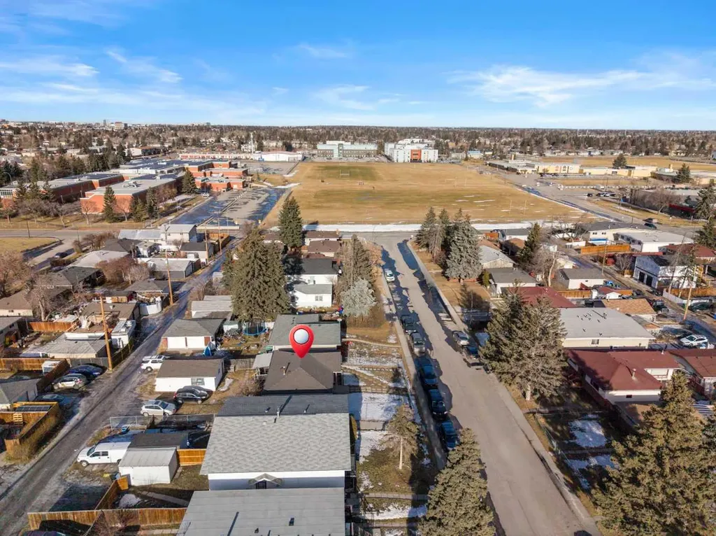 1527 46 Street SE Calgary AB T2A 1N7