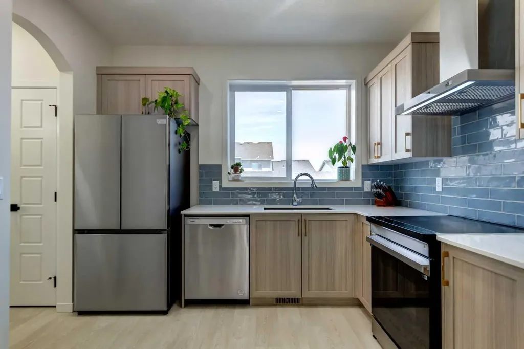 30 Creekside Manor SW Calgary AB T2X 5S2