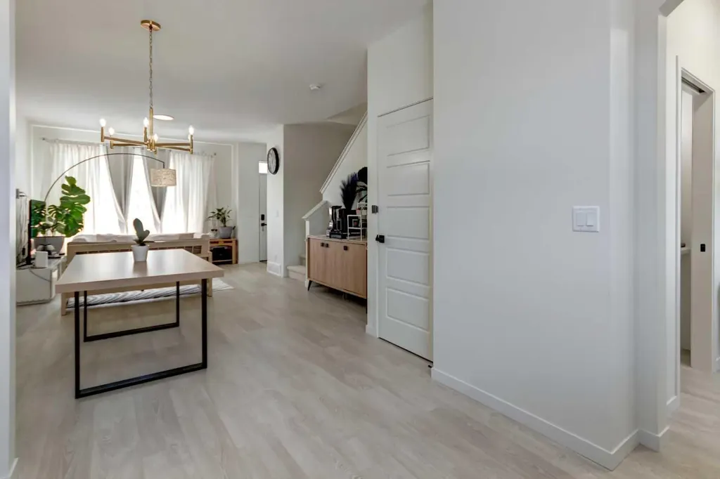 30 Creekside Manor SW Calgary AB T2X 5S2