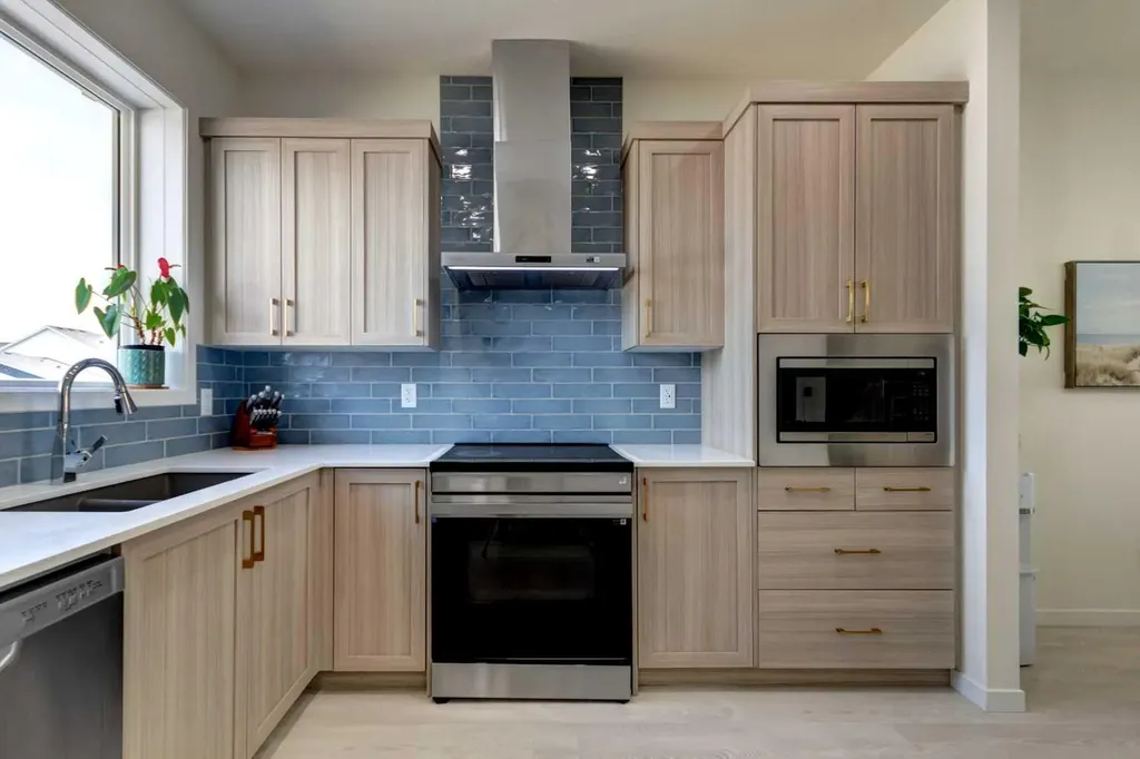 30 Creekside Manor SW Calgary AB T2X 5S2