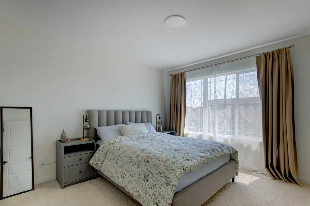 30 Creekside Manor SW Calgary AB T2X 5S2