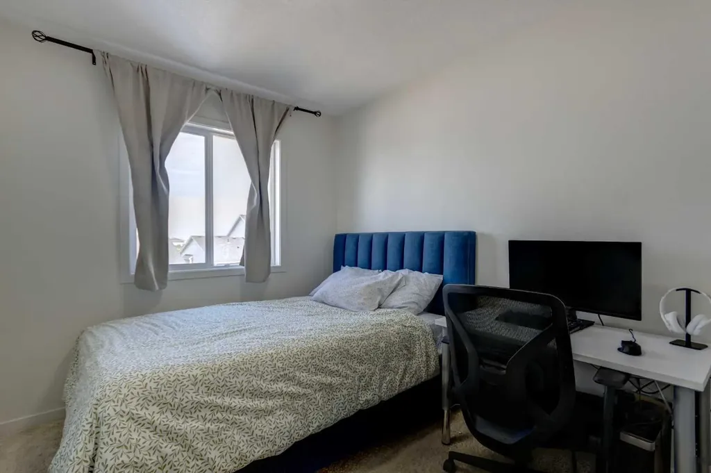 30 Creekside Manor SW Calgary AB T2X 5S2