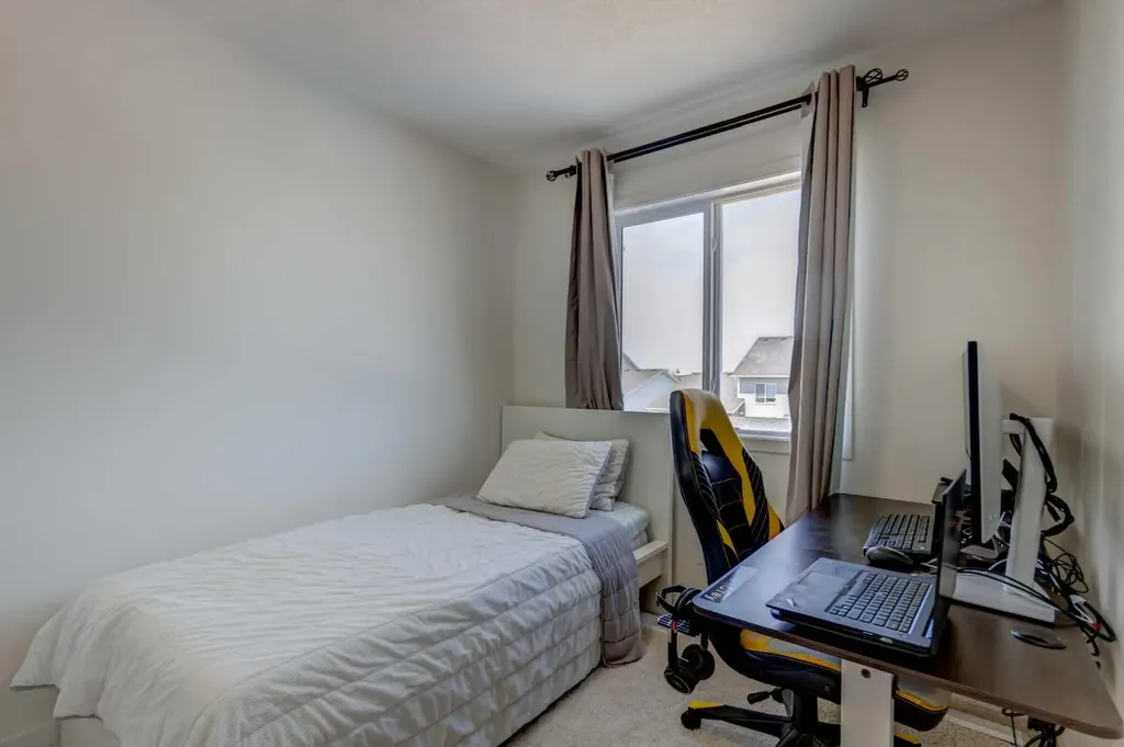 30 Creekside Manor SW Calgary AB T2X 5S2
