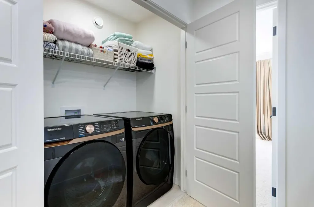 30 Creekside Manor SW Calgary AB T2X 5S2