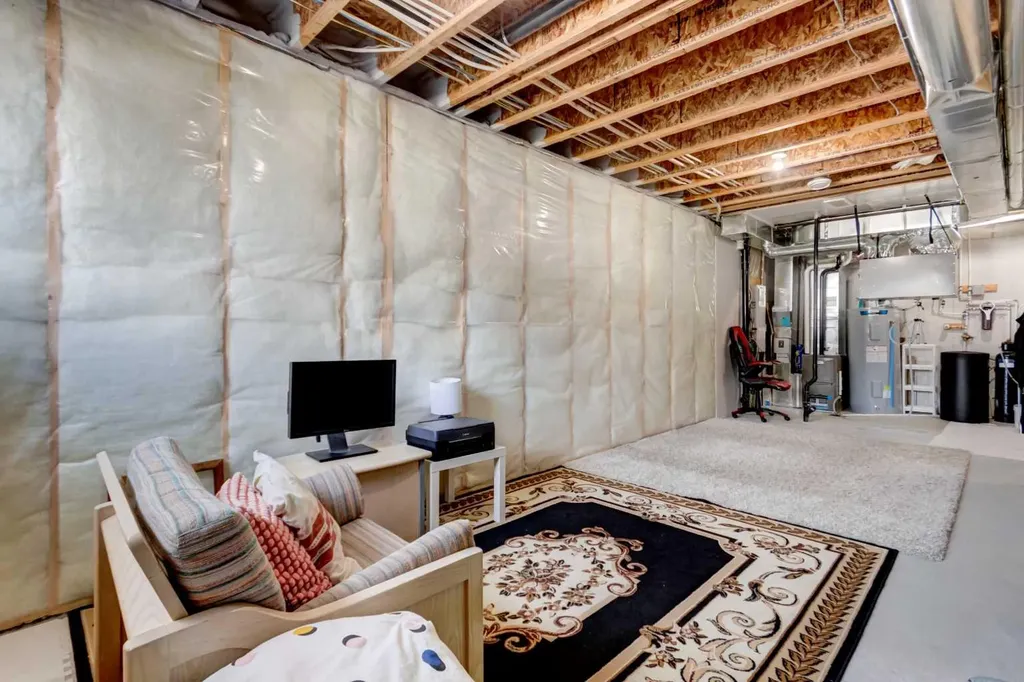 30 Creekside Manor SW Calgary AB T2X 5S2