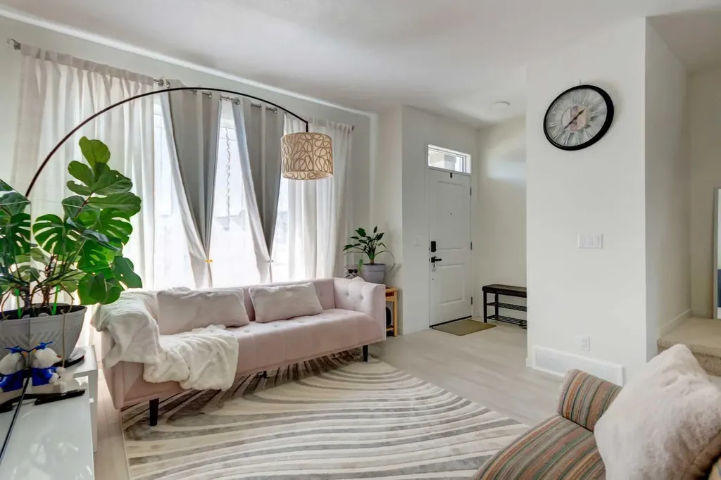 30 Creekside Manor SW Calgary AB T2X 5S2