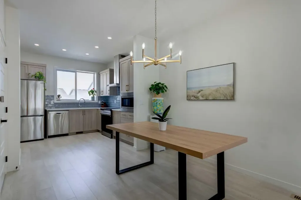 30 Creekside Manor SW Calgary AB T2X 5S2