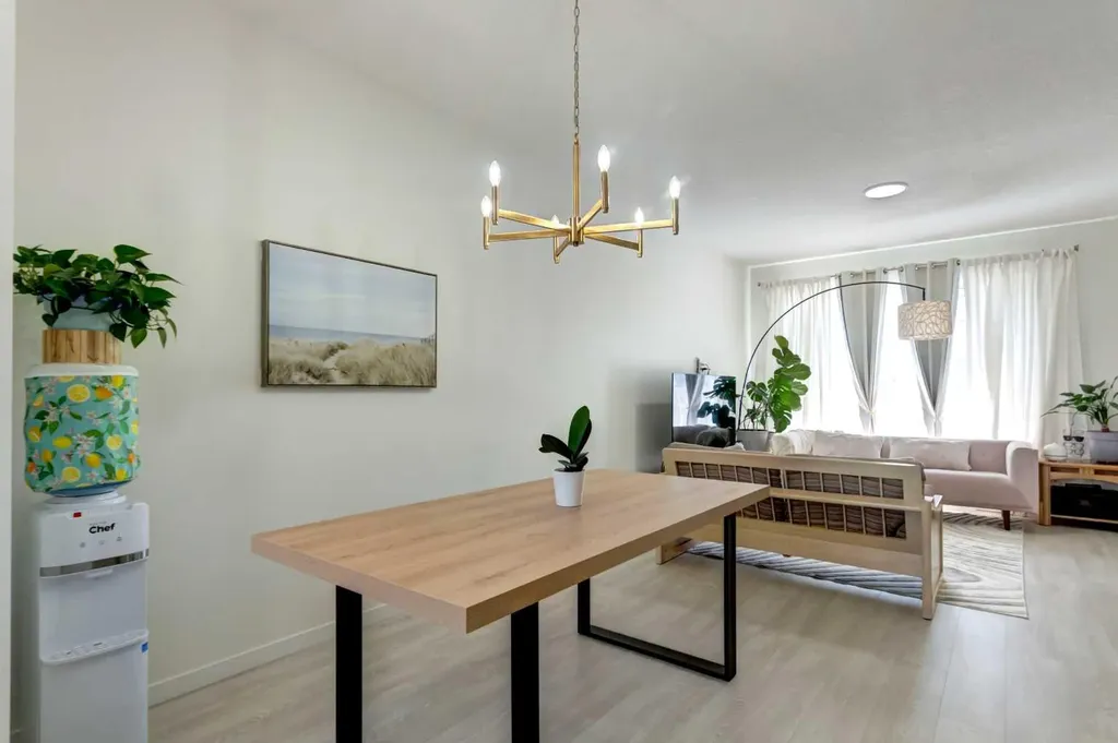 30 Creekside Manor SW Calgary AB T2X 5S2
