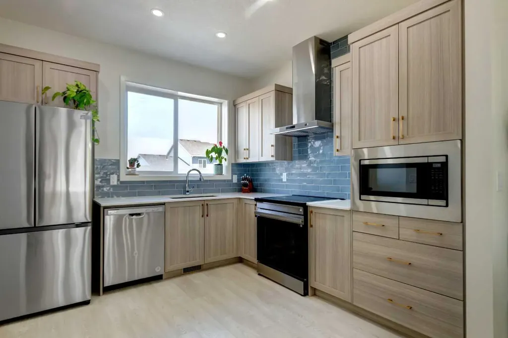 30 Creekside Manor SW Calgary AB T2X 5S2