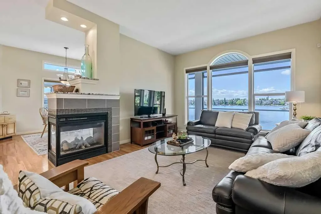4 Crystal Shores Landing Okotoks AB T1S 2C5