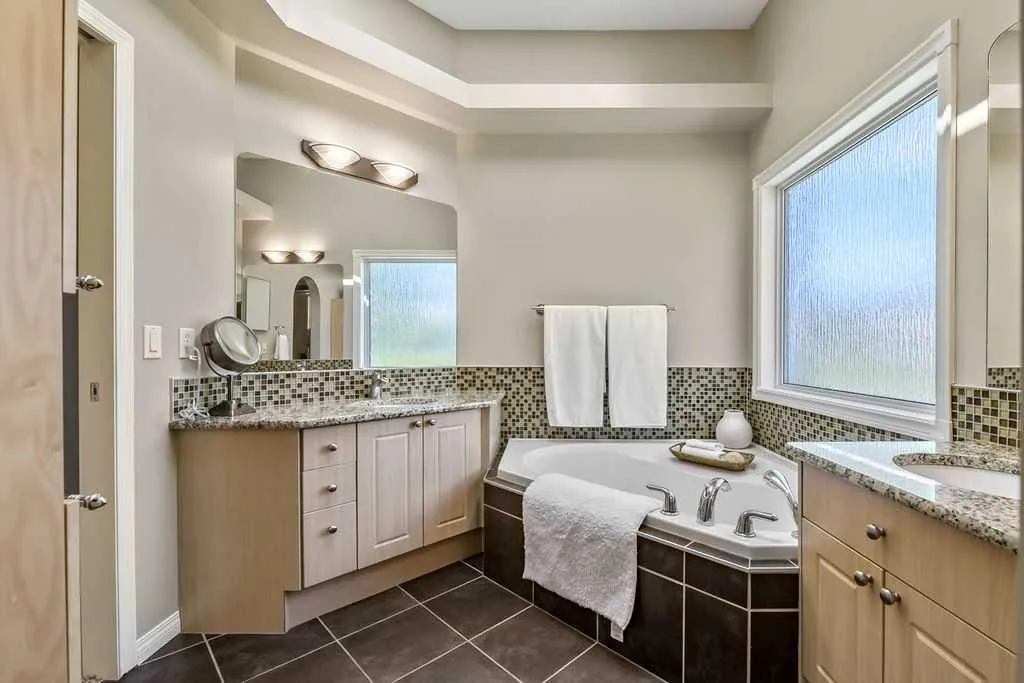 4 Crystal Shores Landing Okotoks AB T1S 2C5