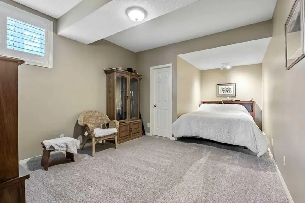 4 Crystal Shores Landing Okotoks AB T1S 2C5