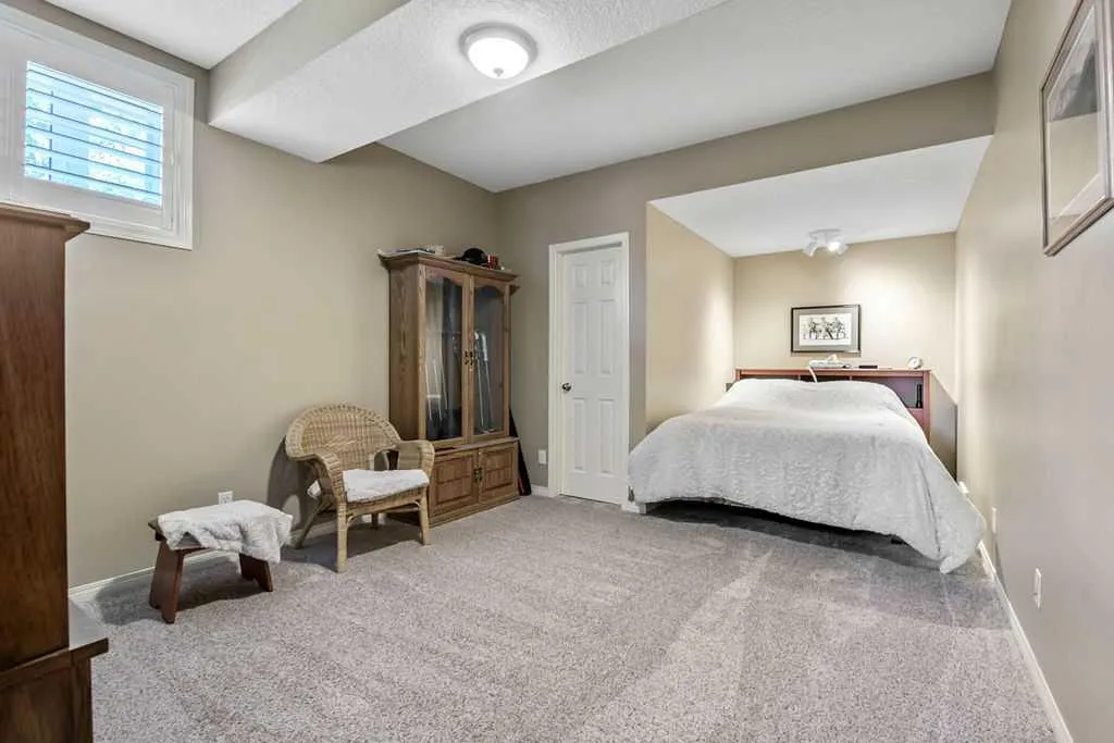 4 Crystal Shores Landing Okotoks AB T1S 2C5