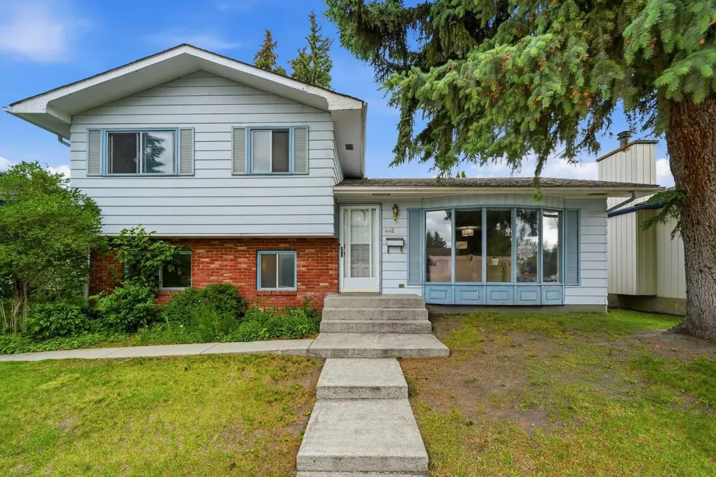 442 Queensland Place SE Calgary AB T2J 5C9