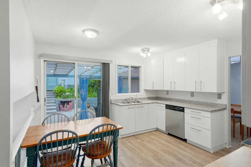 442 Queensland Place SE Calgary AB T2J 5C9