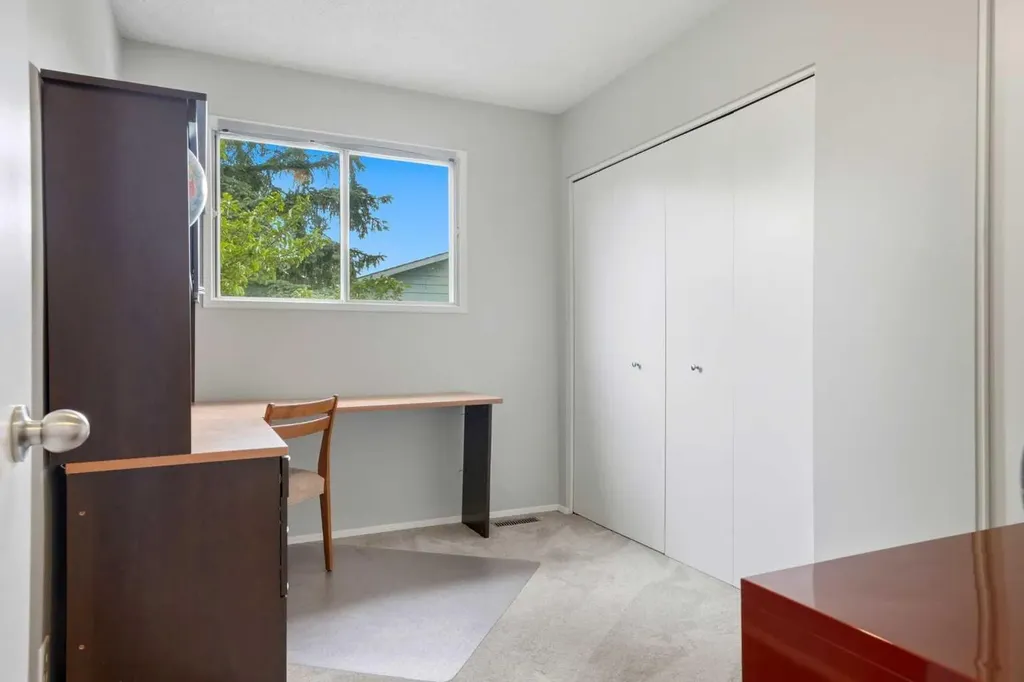 442 Queensland Place SE Calgary AB T2J 5C9