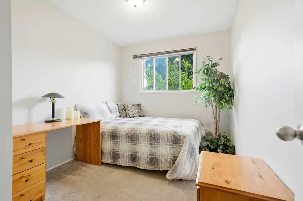 442 Queensland Place SE Calgary AB T2J 5C9