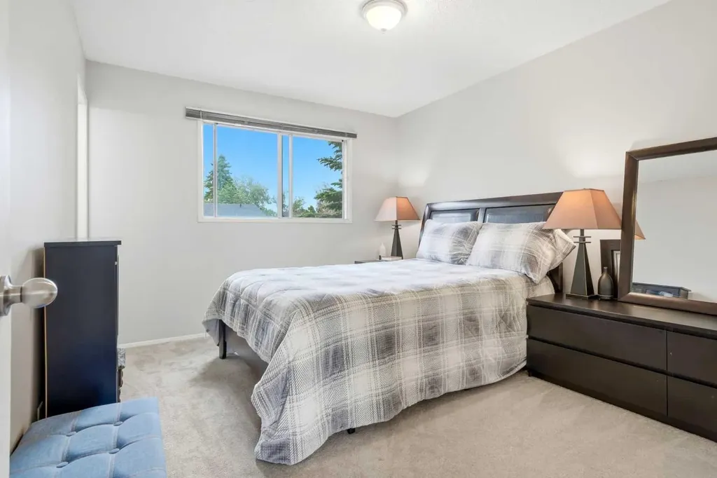 442 Queensland Place SE Calgary AB T2J 5C9