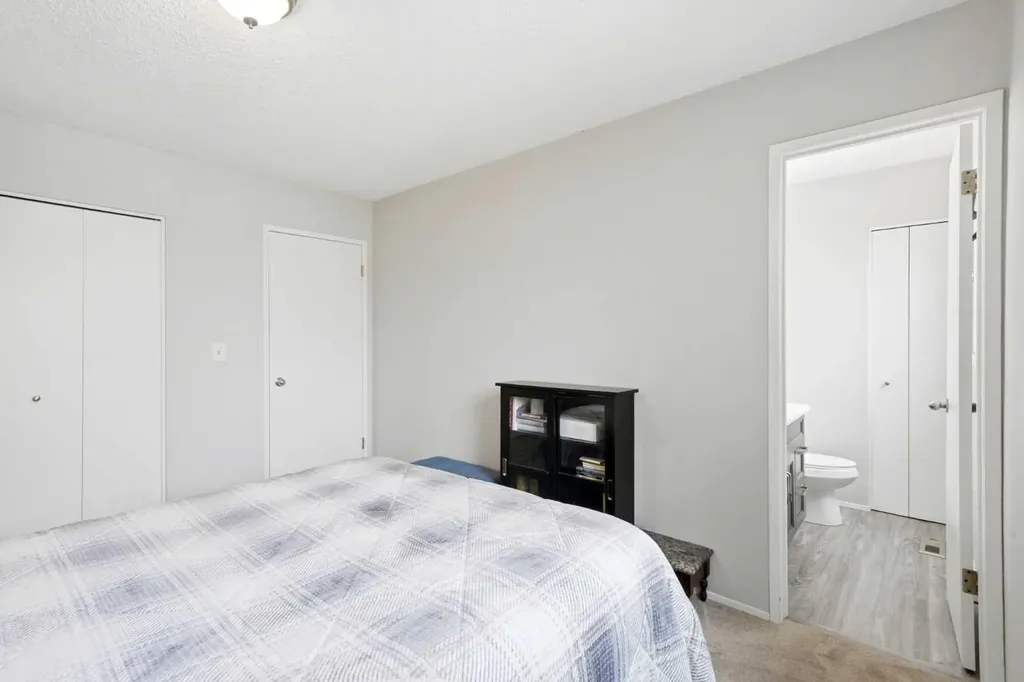 442 Queensland Place SE Calgary AB T2J 5C9