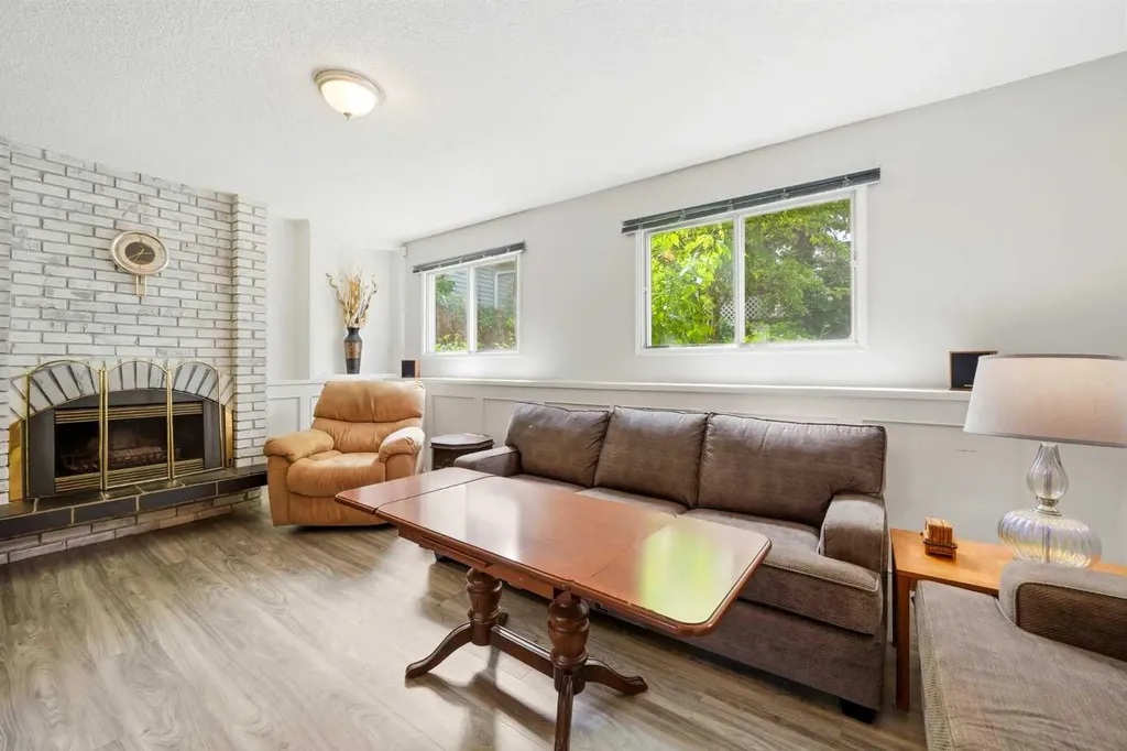 442 Queensland Place SE Calgary AB T2J 5C9