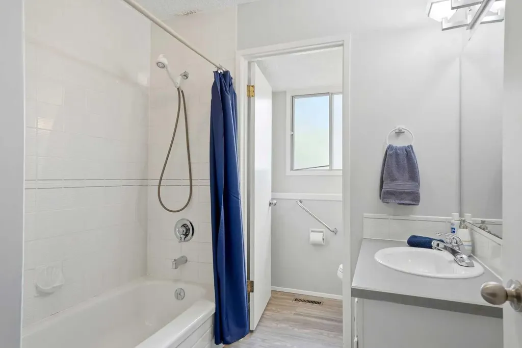 442 Queensland Place SE Calgary AB T2J 5C9