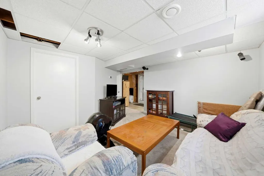 442 Queensland Place SE Calgary AB T2J 5C9