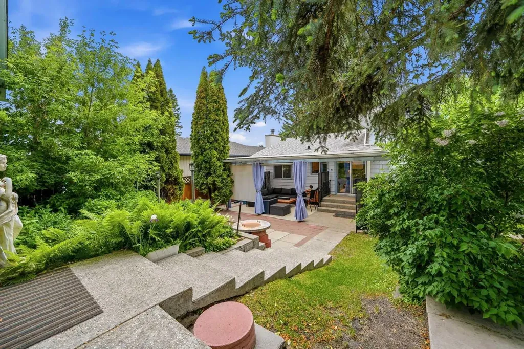 442 Queensland Place SE Calgary AB T2J 5C9