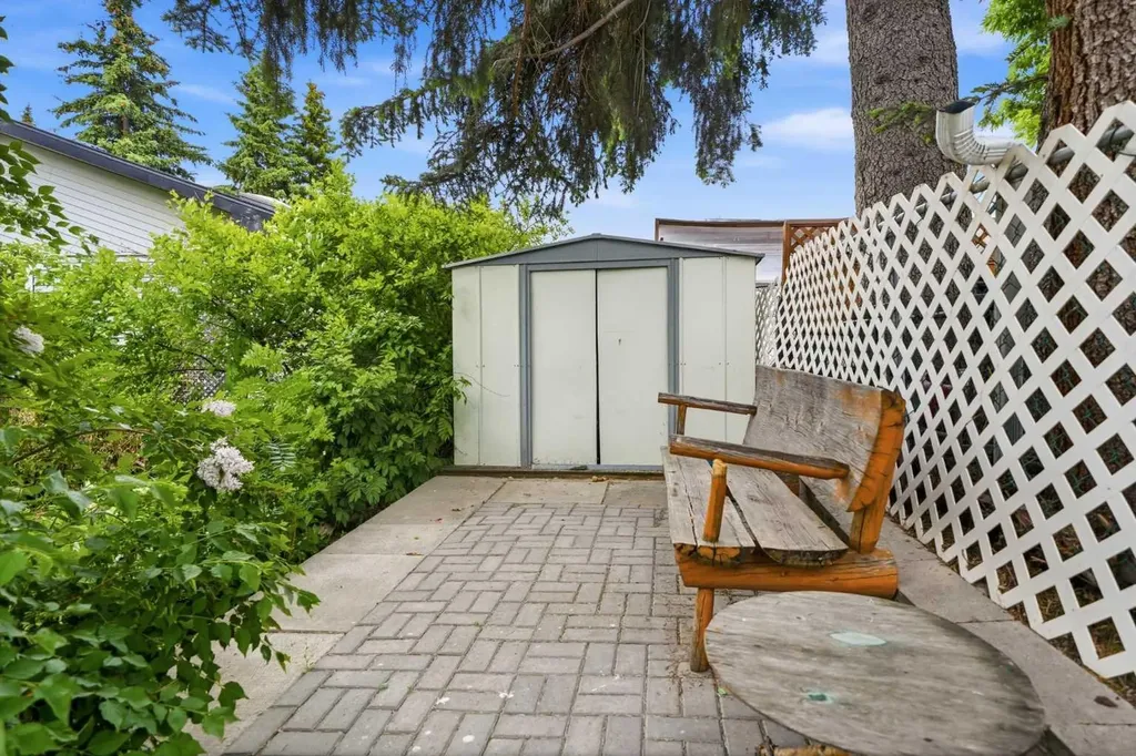 442 Queensland Place SE Calgary AB T2J 5C9
