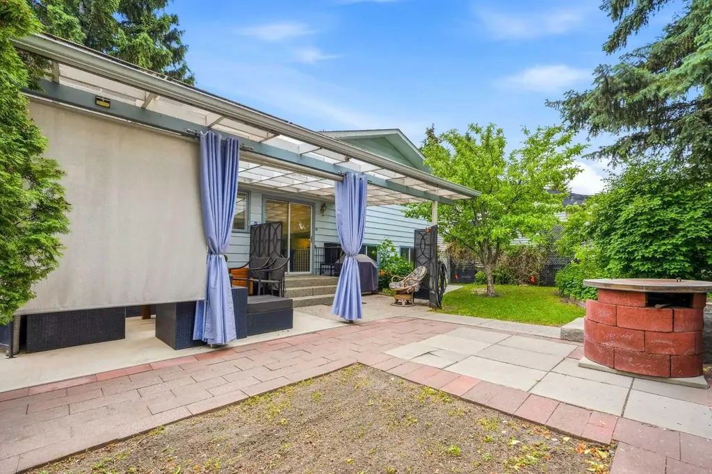 442 Queensland Place SE Calgary AB T2J 5C9