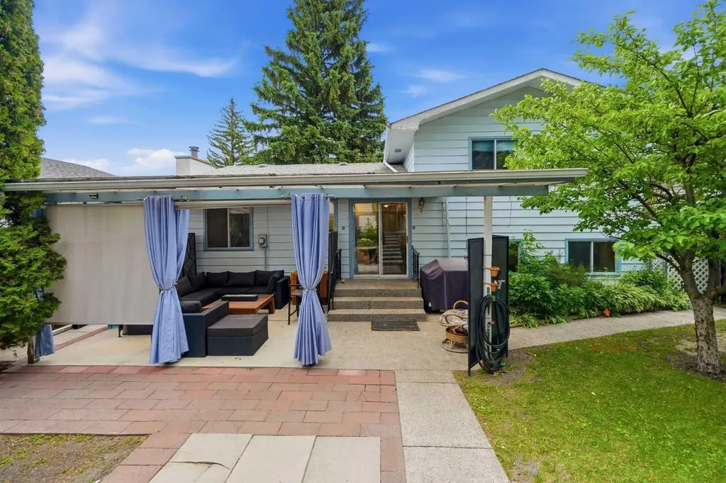 442 Queensland Place SE Calgary AB T2J 5C9