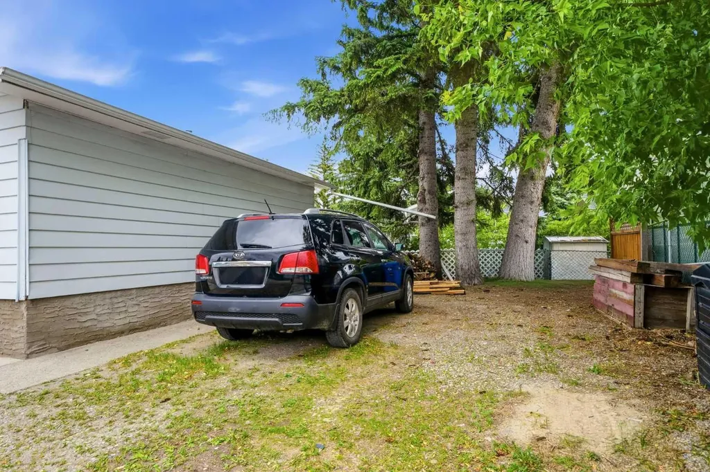 442 Queensland Place SE Calgary AB T2J 5C9