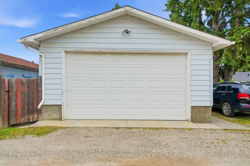 442 Queensland Place SE Calgary AB T2J 5C9