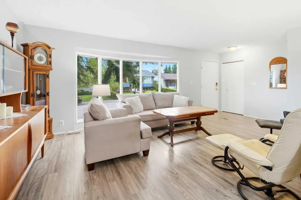 442 Queensland Place SE Calgary AB T2J 5C9