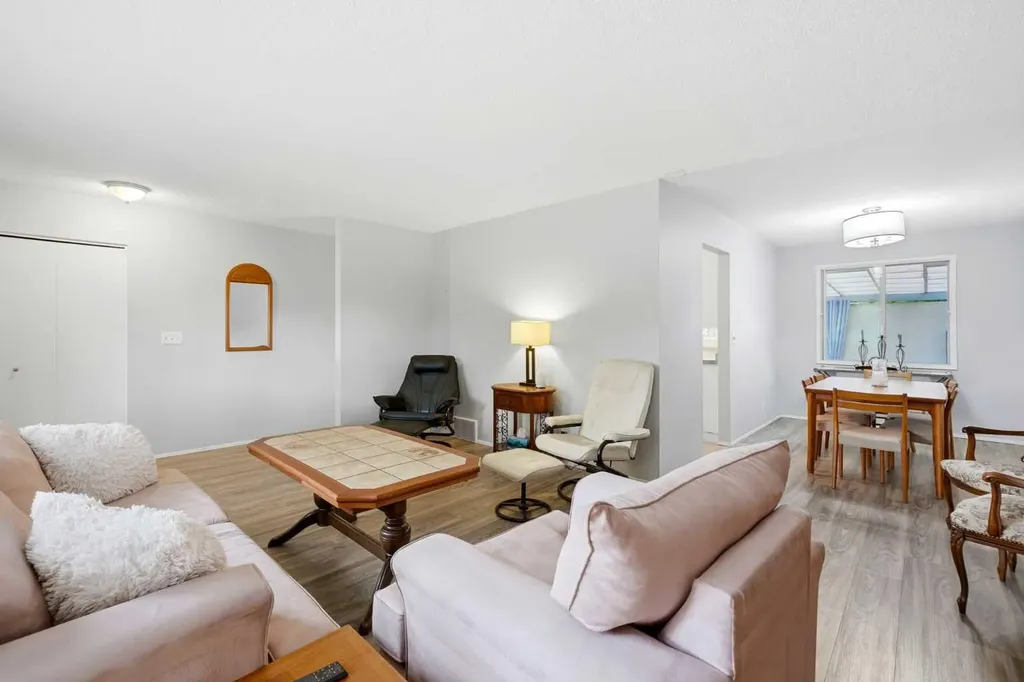 442 Queensland Place SE Calgary AB T2J 5C9