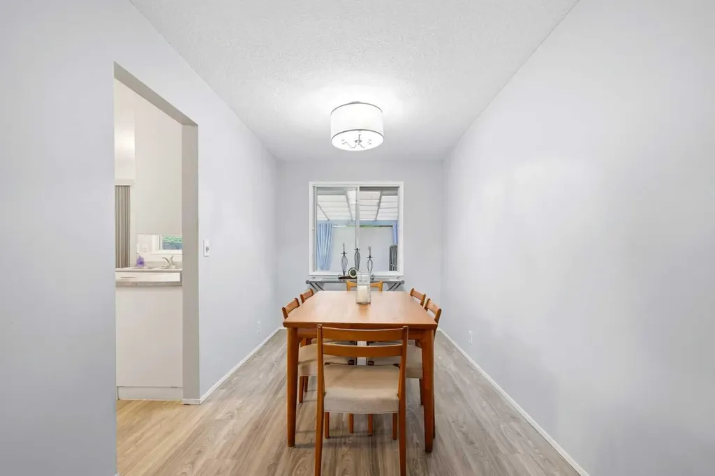 442 Queensland Place SE Calgary AB T2J 5C9