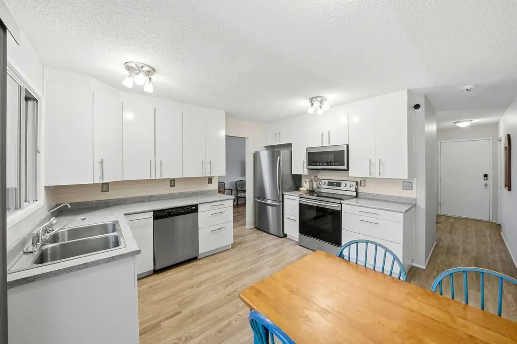 442 Queensland Place SE Calgary AB T2J 5C9