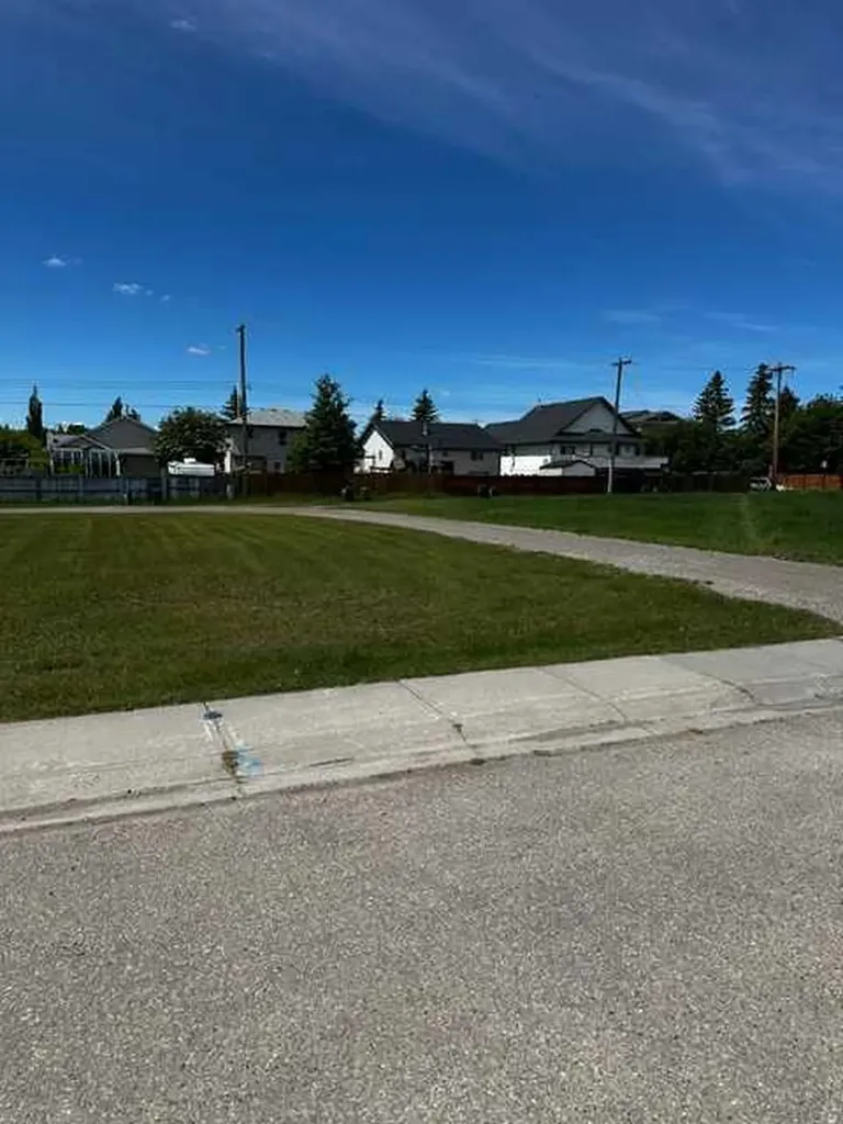 344 Parkview Estates Strathmore AB T1P 1K8