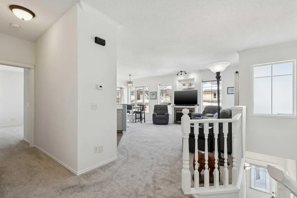 40 Edgeridge Terrace NW Calgary AB T3A 6C2
