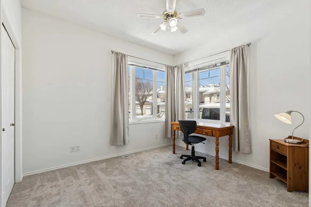 40 Edgeridge Terrace NW Calgary AB T3A 6C2