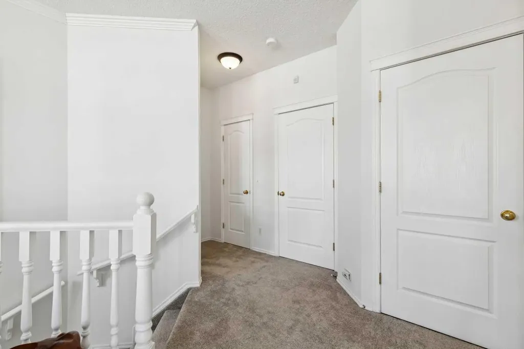40 Edgeridge Terrace NW Calgary AB T3A 6C2