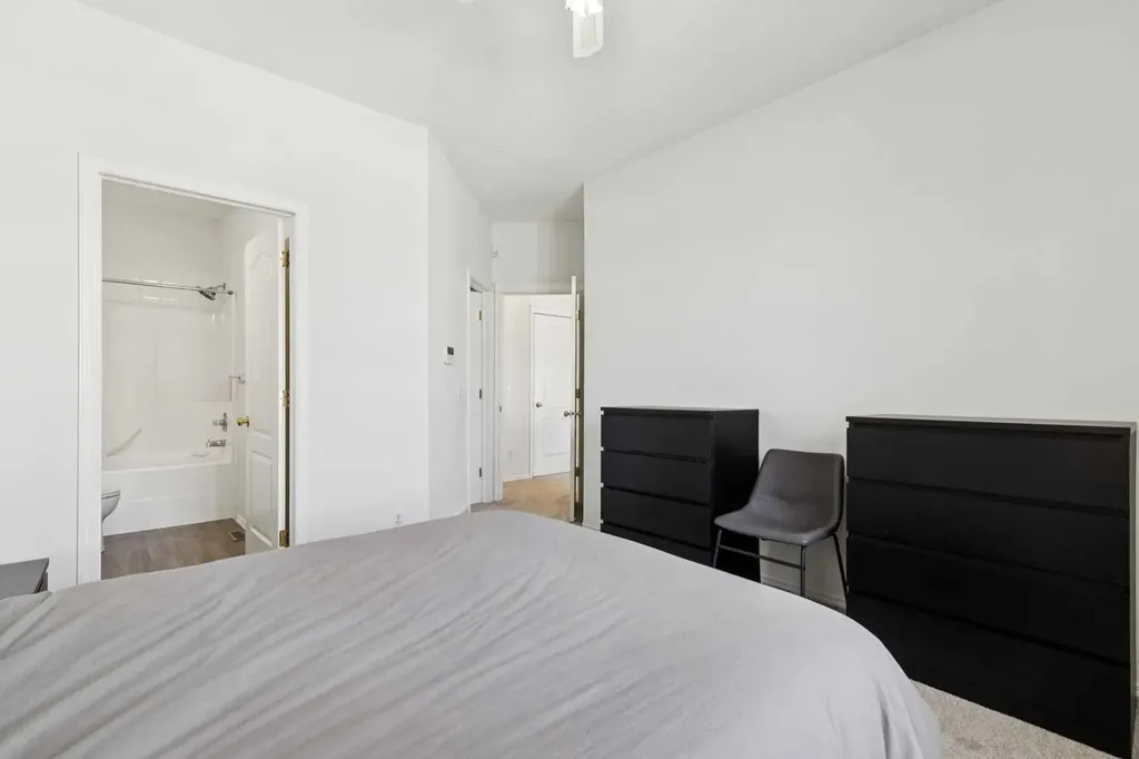 40 Edgeridge Terrace NW Calgary AB T3A 6C2