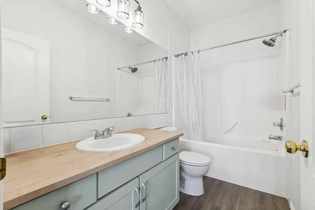 40 Edgeridge Terrace NW Calgary AB T3A 6C2