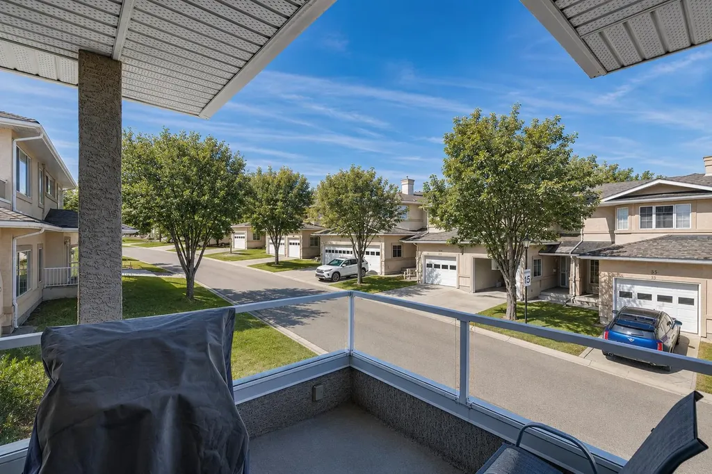 40 Edgeridge Terrace NW Calgary AB T3A 6C2