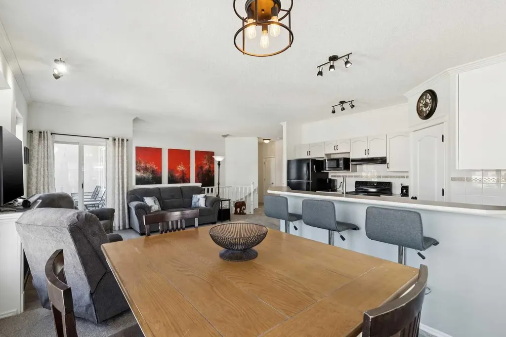 40 Edgeridge Terrace NW Calgary AB T3A 6C2