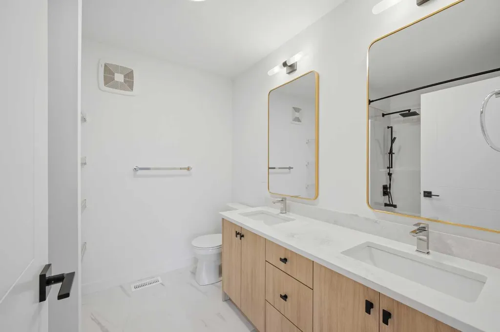 154 Belvedere Crescent SE Calgary AB T2A 7Y5