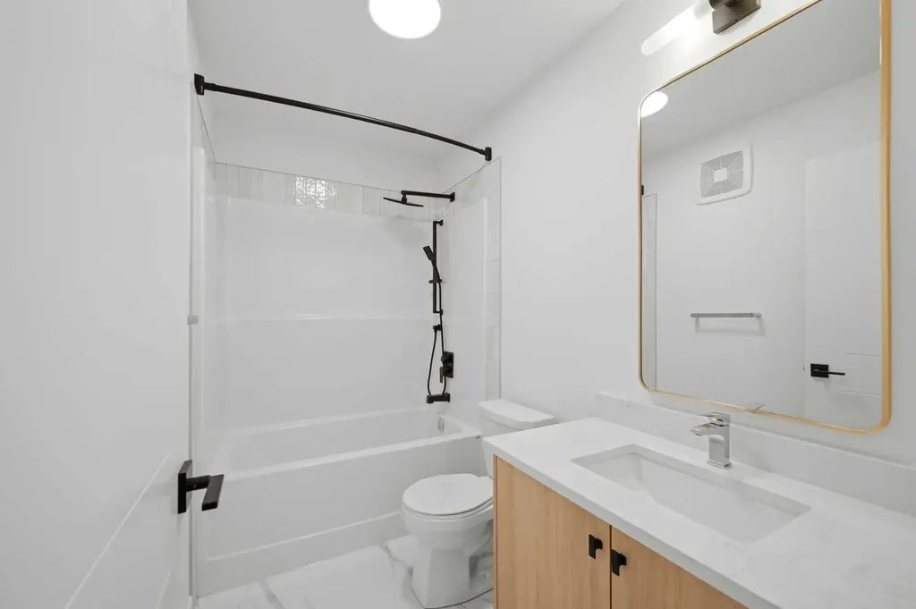 154 Belvedere Crescent SE Calgary AB T2A 7Y5