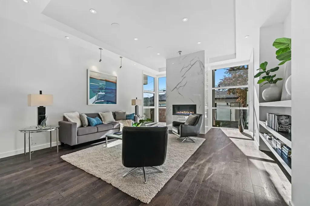 2115 Bowness Road NW Calgary AB T2N 3L2