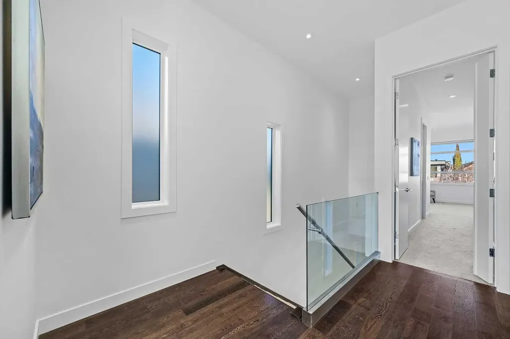 2115 Bowness Road NW Calgary AB T2N 3L2