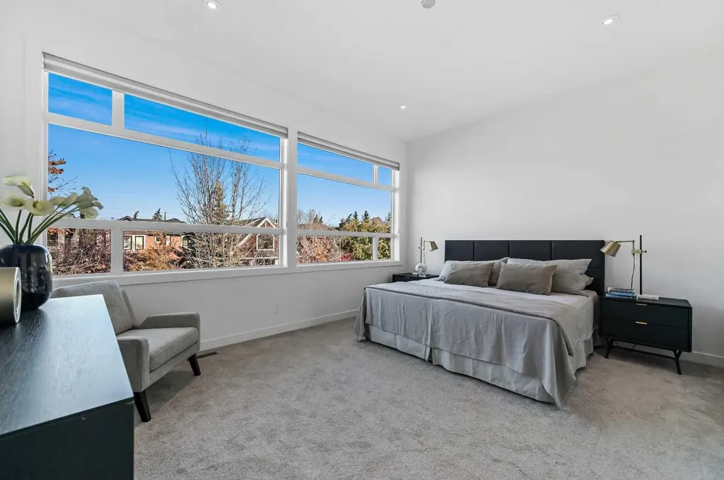 2115 Bowness Road NW Calgary AB T2N 3L2